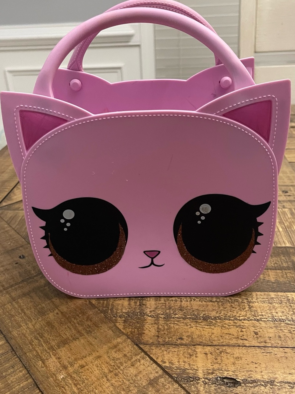 the L.O.L. Surprise! Ooh La La Baby Lil Kitty Queen Purse.